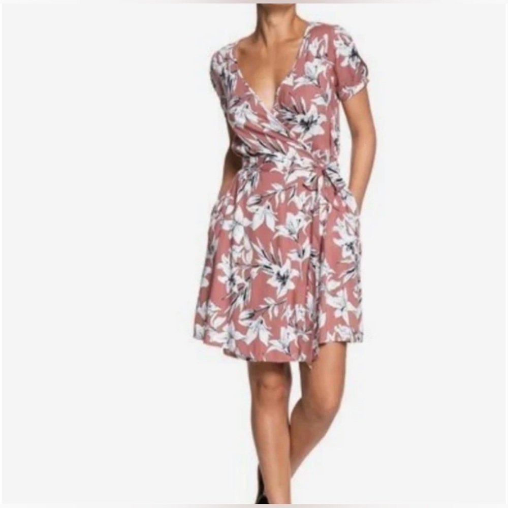 Roxy Monument View Wrap Dress Pink Floral Short Sleeve Tie Waist Pockets Sz L